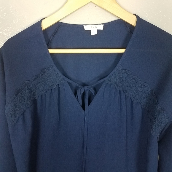 E "Hanger" M  Blue Front Tie Blouse Size Small - Picture 3 of 4